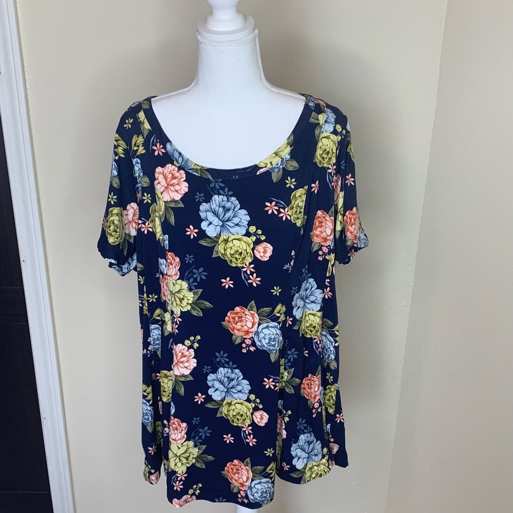 🦆Torrid Navy Floral Fit & Flare Blouse